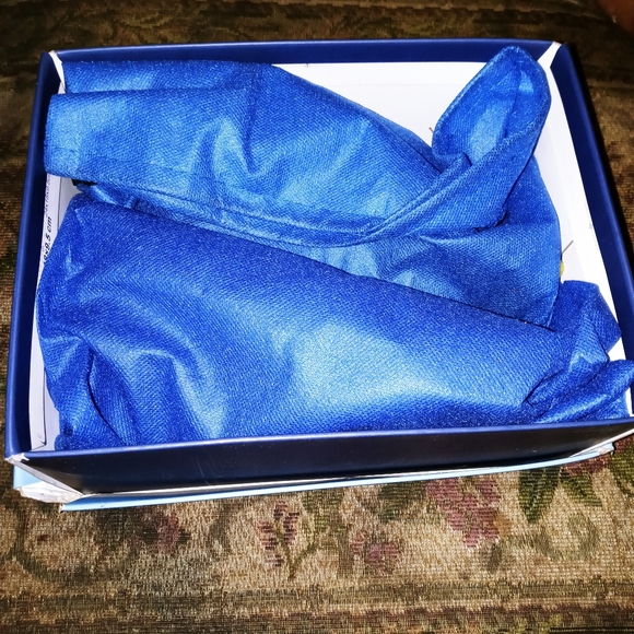 Shoes - Picture 2 of 4